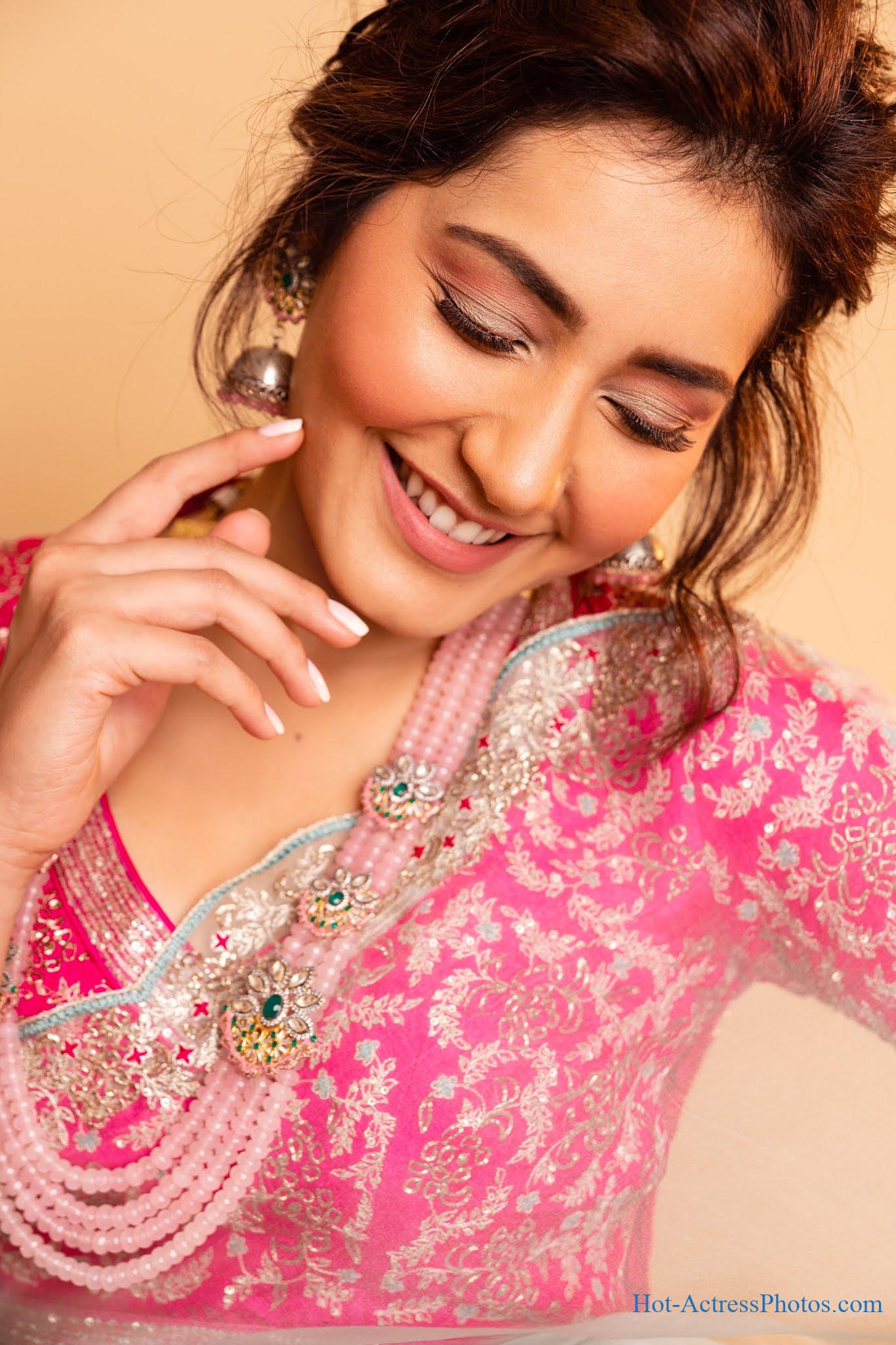 Raashi Khanna Hot Photos In Saree At Sanga Tamizhan Audio Launch
