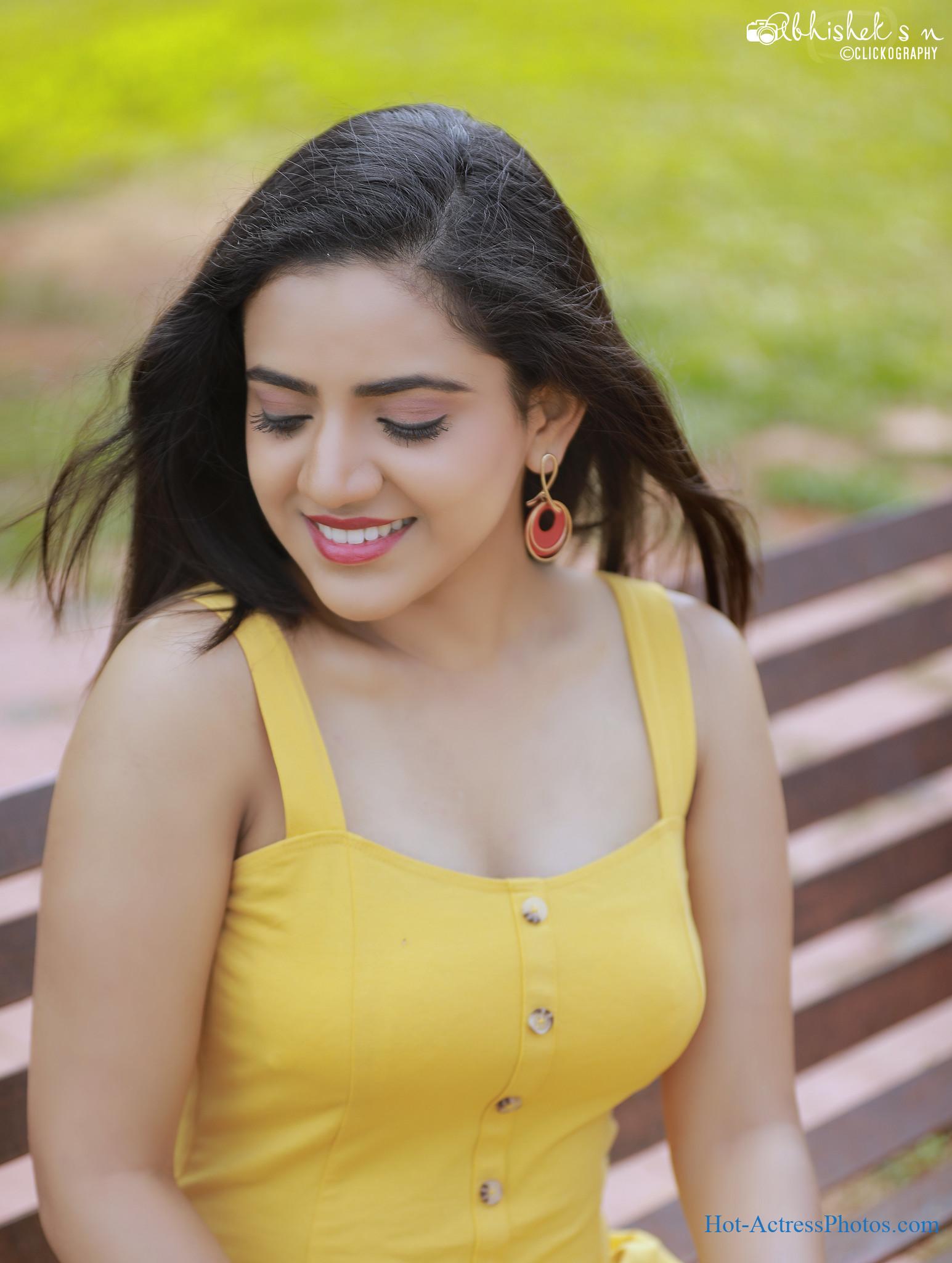 Harshitha Gowda Hot Cleavage And Thighs Photos